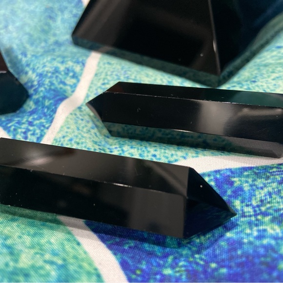 Black crystal pyramid and points - Picture 2 of 9